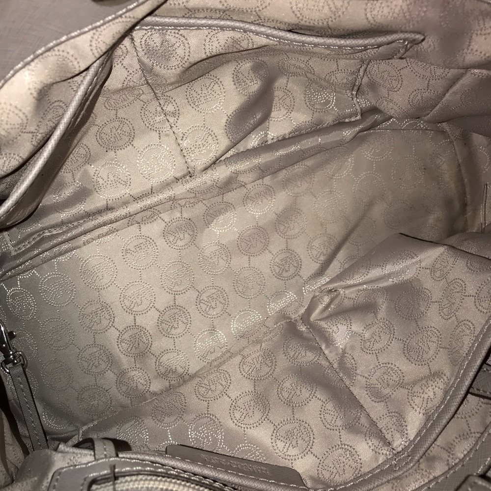 Michael Kors Hand Bag - Picture 7 of 9